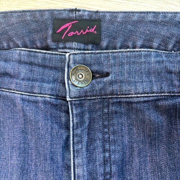 TORRID Stretch Straight Leg Blue Jeans Denim w Barbie Pink Tone Size 22 - Picture 3 of 8